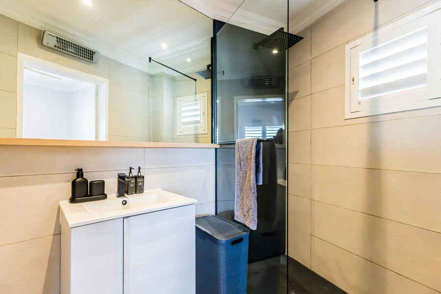 4 Bedroom Property for Sale in Sea Point Western Cape